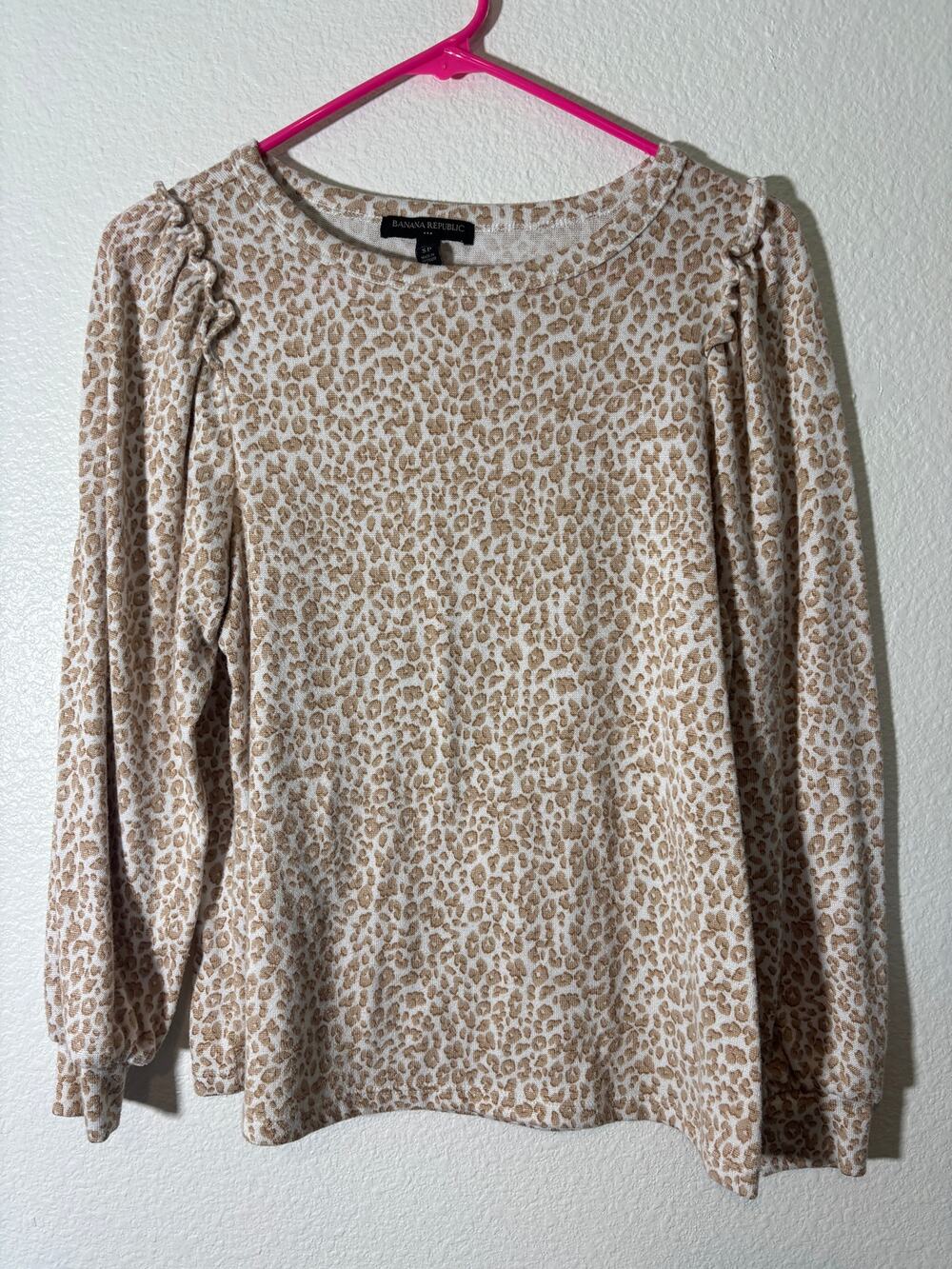 Banana Republic Size SP Petite S Cozy Ruffle Long Sleeve Leopard Beige Top
